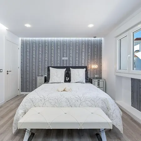 With Terrace Attic Views Apartment *